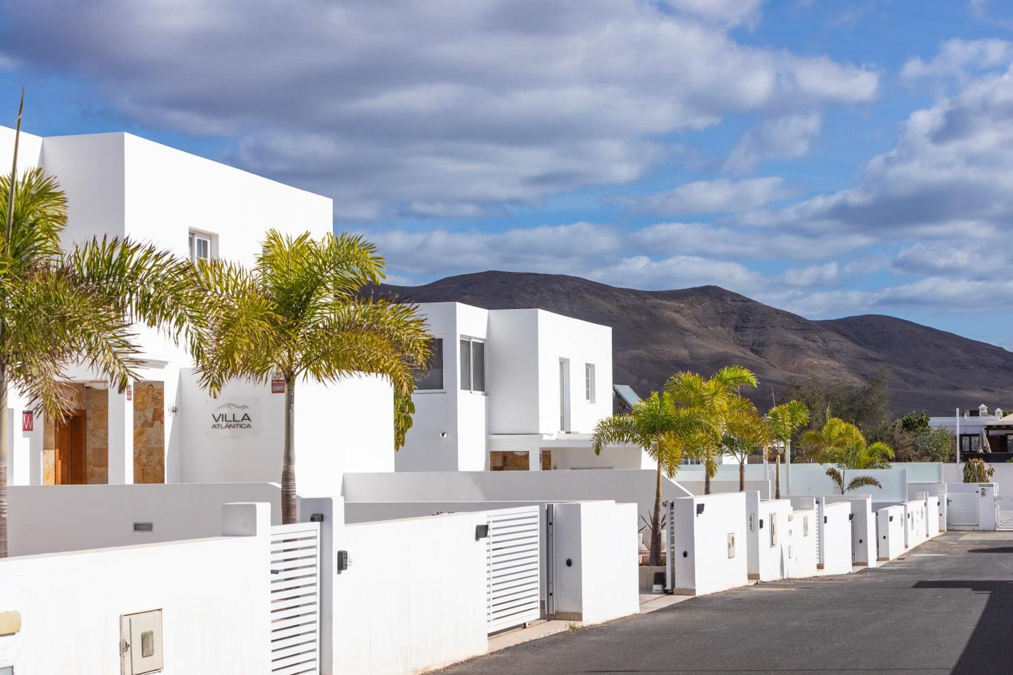 Villa Atlantica - Heated Pool In Playa Blanca Exterior photo